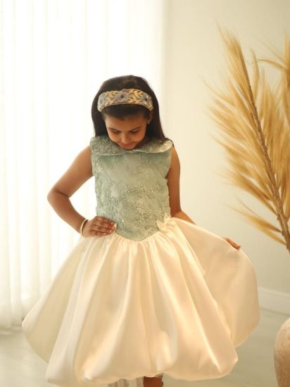 صورة فستان سهرة تيفاني لولو على الصدر وسكري في النفاش